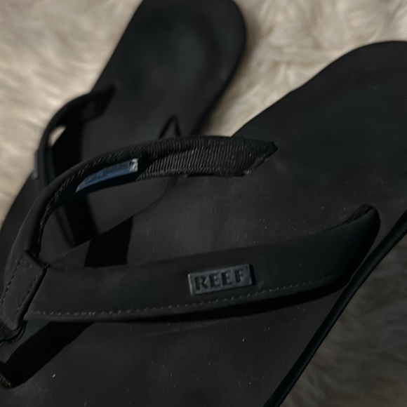 Women’s US size 9 Cushioned reef sandals - Picture 3 of 8